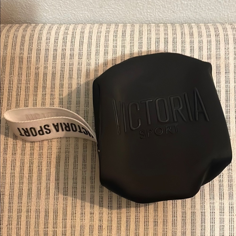 Victoria sport wrist bag